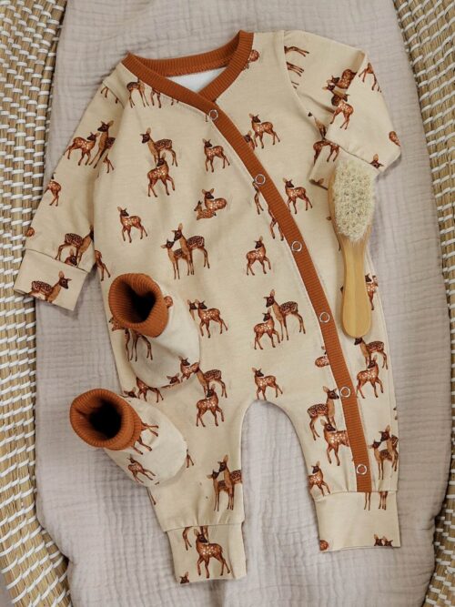 Boxpakje hertjes print schuine drukknoopjes Boxpakje hertjes print schuine drukknoopjes